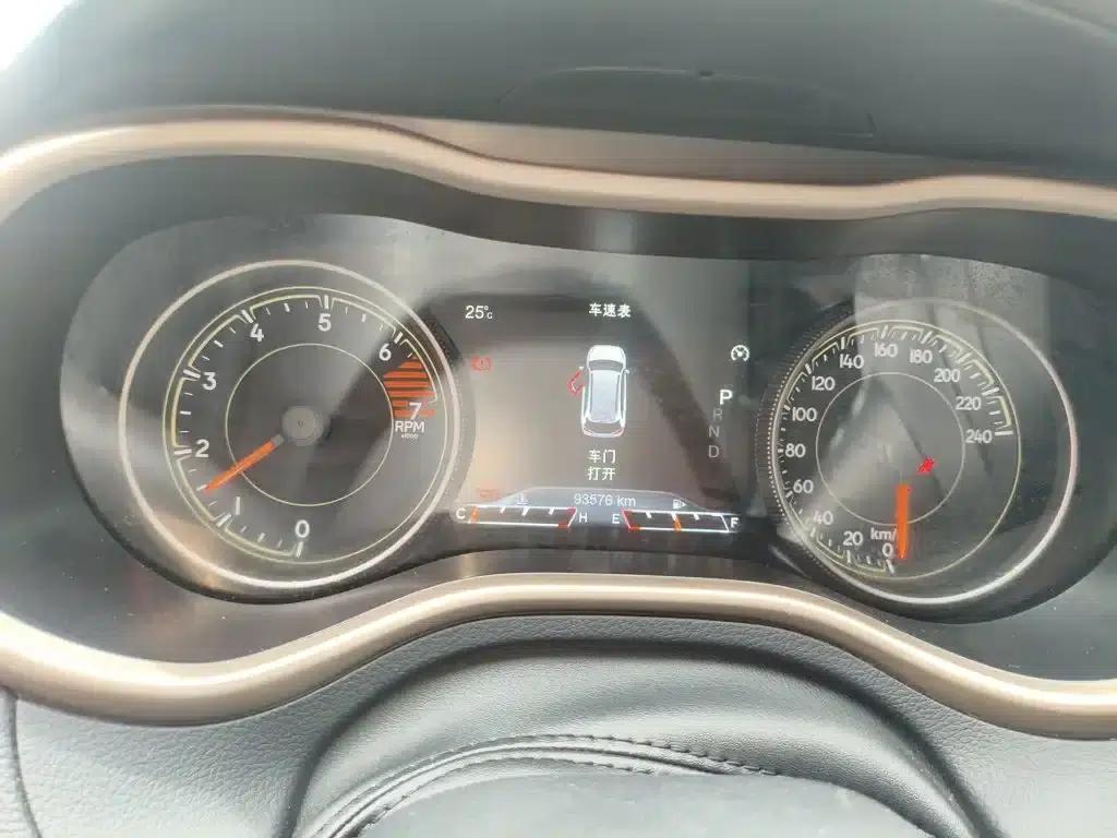 Jeep Cherokee 2016 2.0L Premium Edition — миниатюра 8
