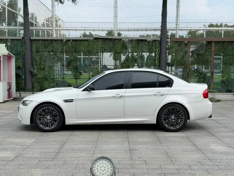 2009 BMW M3 Sedan — миниатюра 3