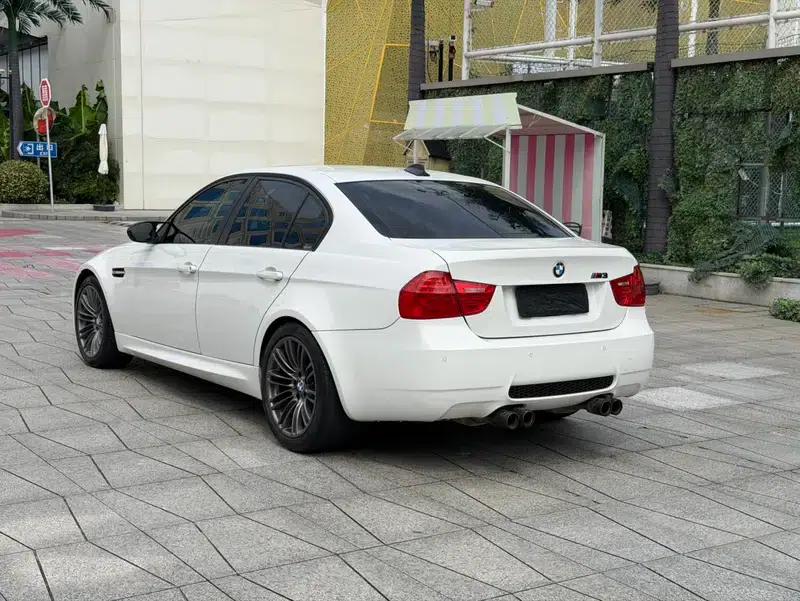 2009 BMW M3 Sedan — миниатюра 4