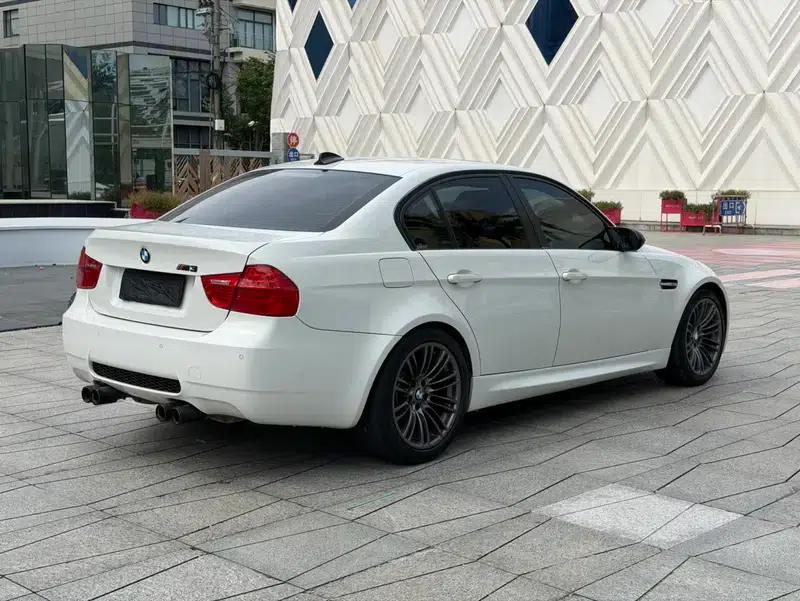 2009 BMW M3 Sedan — миниатюра 5