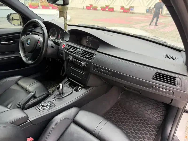 2009 BMW M3 Sedan — миниатюра 9