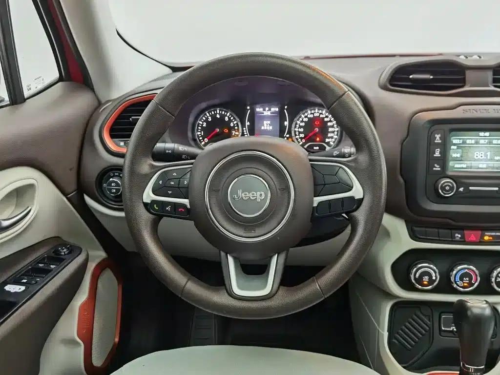 Jeep Renegade 2017 180T Automatic High-Performance Edition — миниатюра 11
