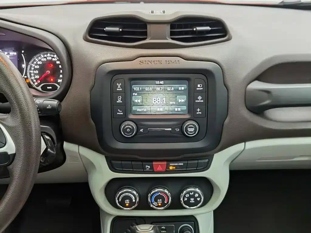 Jeep Renegade 2017 180T Automatic High-Performance Edition — миниатюра 12