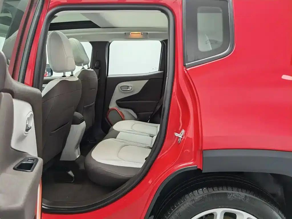 Jeep Renegade 2017 180T Automatic High-Performance Edition — миниатюра 15