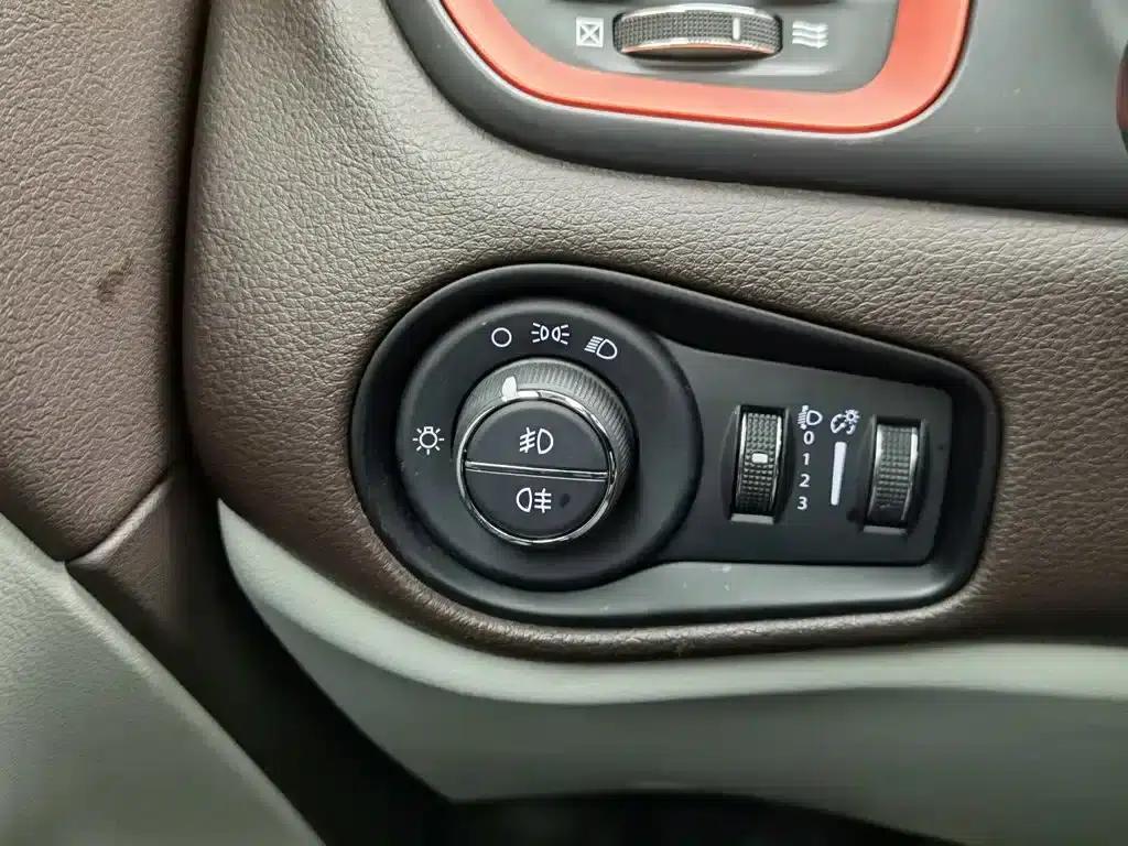 Jeep Renegade 2017 180T Automatic High-Performance Edition — миниатюра 21