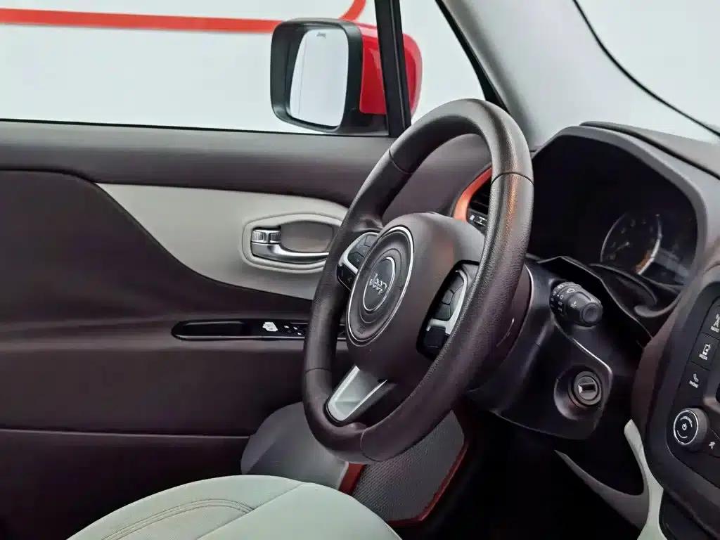 Jeep Renegade 2017 180T Automatic High-Performance Edition — миниатюра 22