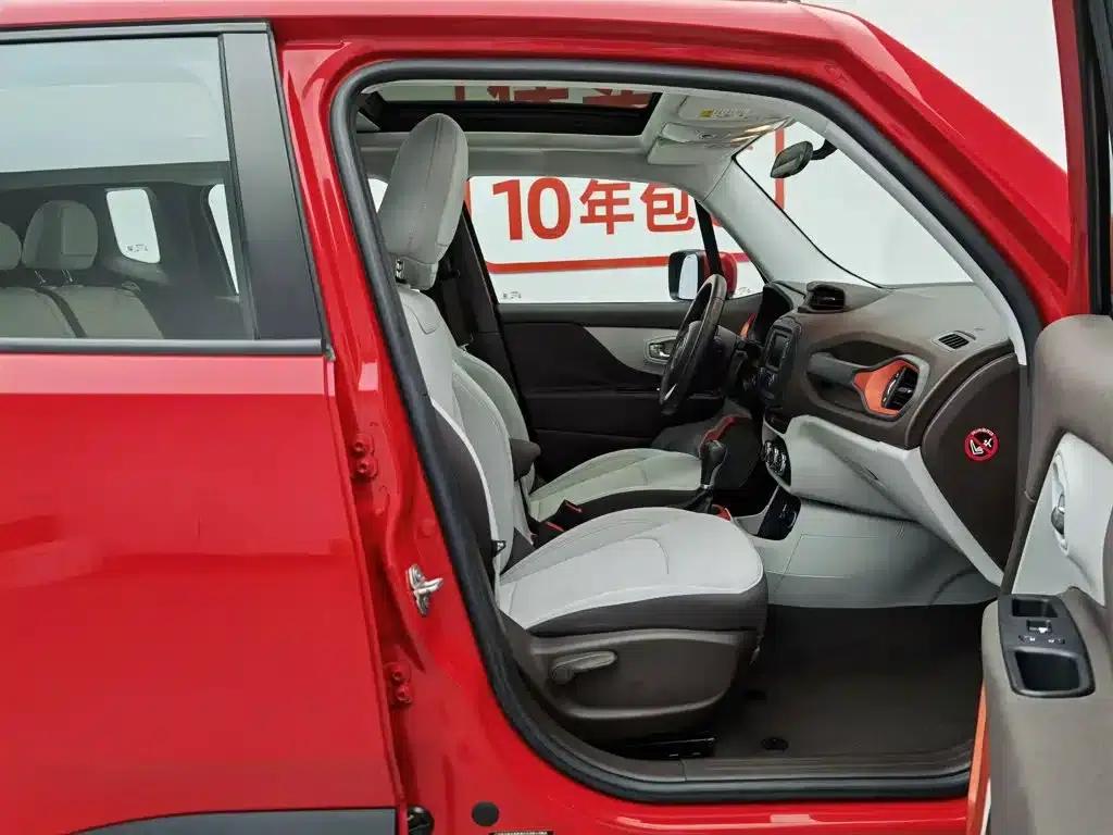 Jeep Renegade 2017 180T Automatic High-Performance Edition — миниатюра 23