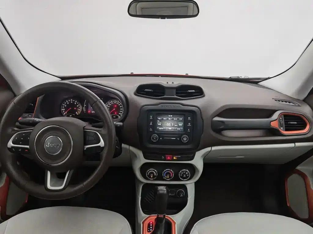 Jeep Renegade 2017 180T Automatic High-Performance Edition — миниатюра 5