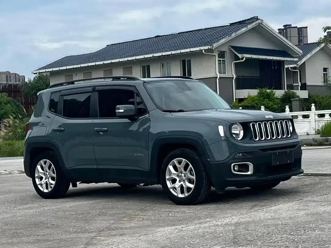 Jeep Renegade 2016 1.4T Automatic Performance Edition — миниатюра 3