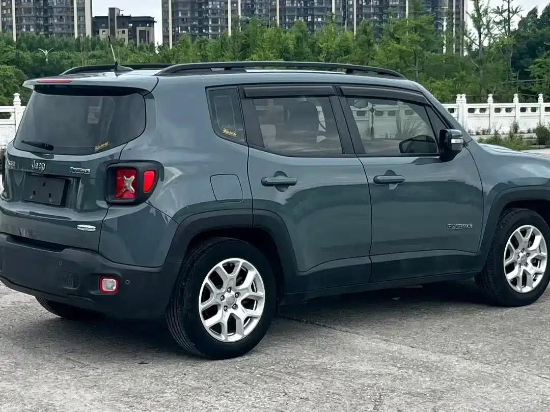 Jeep Renegade 2016 1.4T Automatic Performance Edition — миниатюра 4