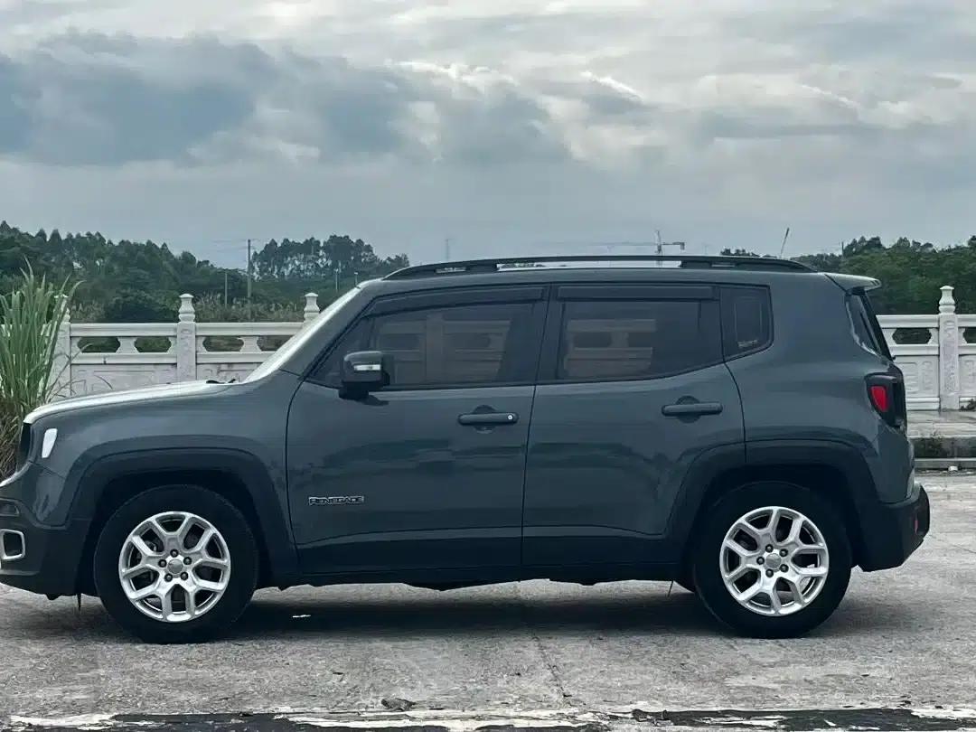 Jeep Renegade 2016 1.4T Automatic Performance Edition — миниатюра 5