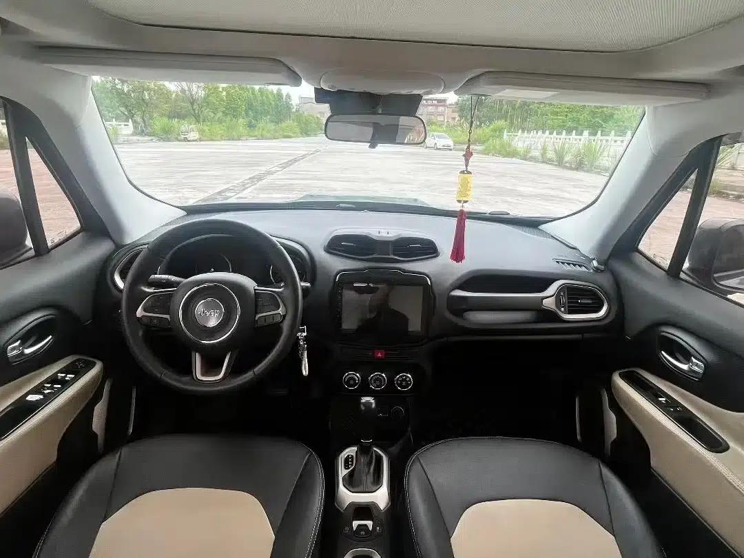 Jeep Renegade 2016 1.4T Automatic Performance Edition — миниатюра 9