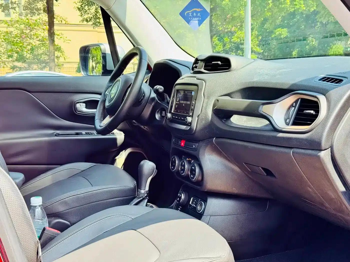 Jeep Renegade 2017 180TS Automatic 4WD All-Round Edition — миниатюра 11