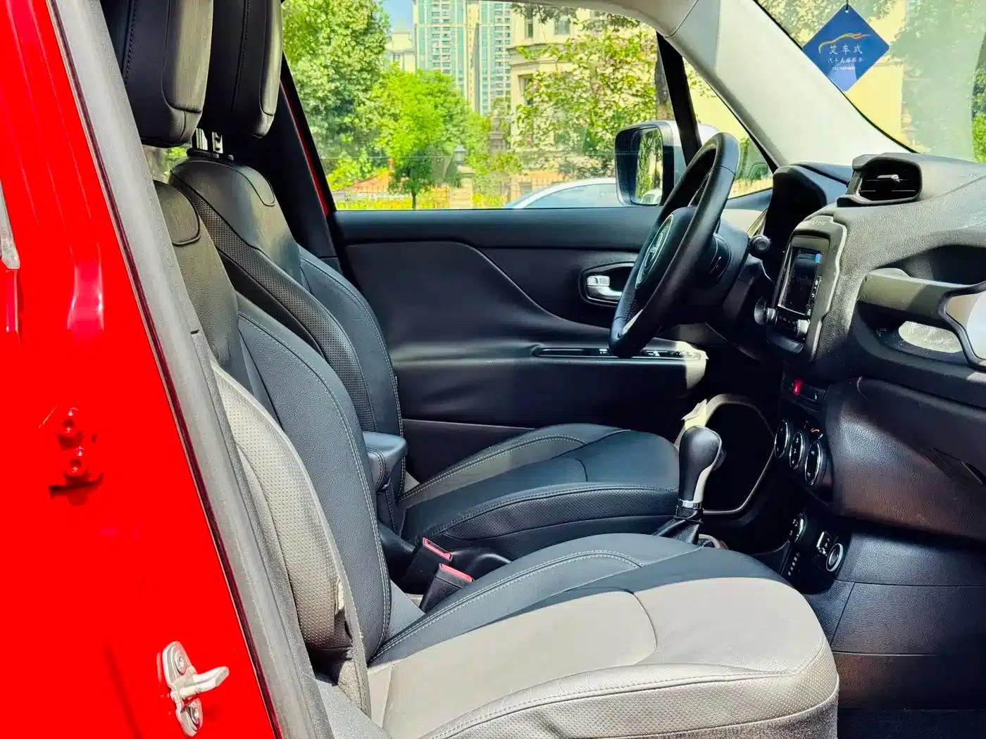 Jeep Renegade 2017 180TS Automatic 4WD All-Round Edition — миниатюра 12