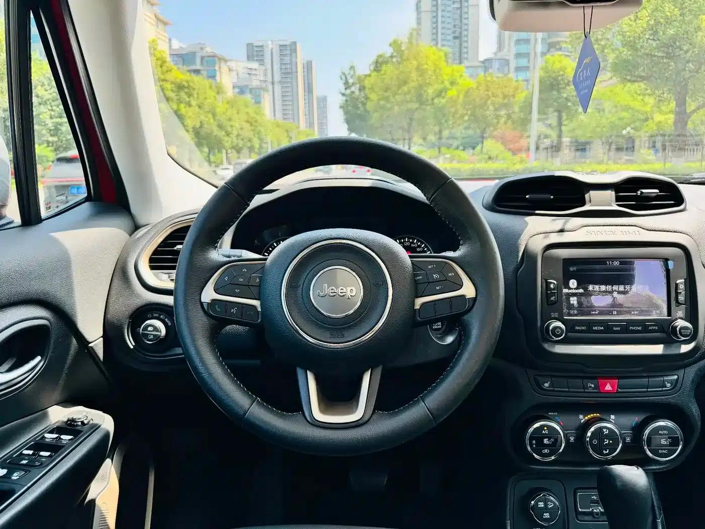 Jeep Renegade 2017 180TS Automatic 4WD All-Round Edition — миниатюра 6