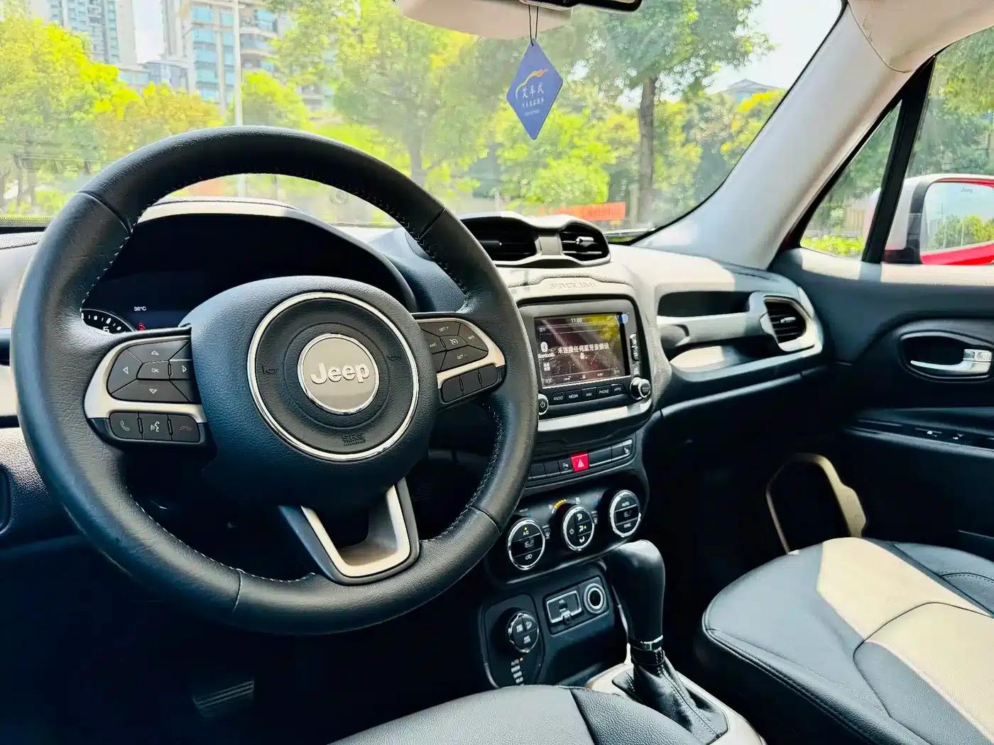 Jeep Renegade 2017 180TS Automatic 4WD All-Round Edition — миниатюра 8