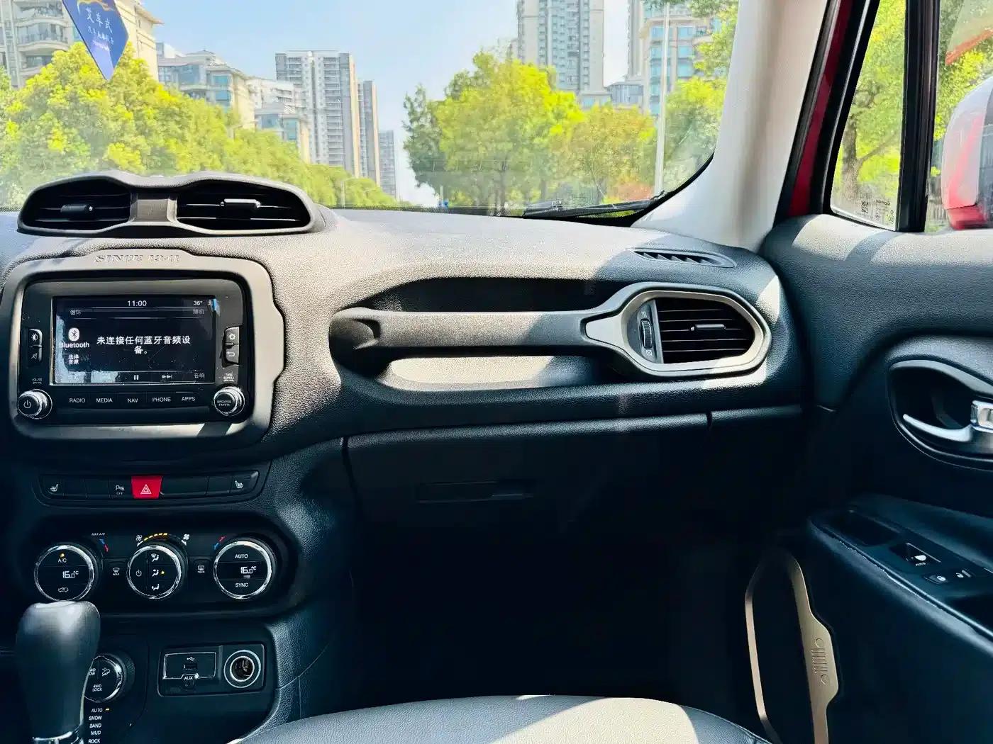 Jeep Renegade 2017 180TS Automatic 4WD All-Round Edition — миниатюра 10