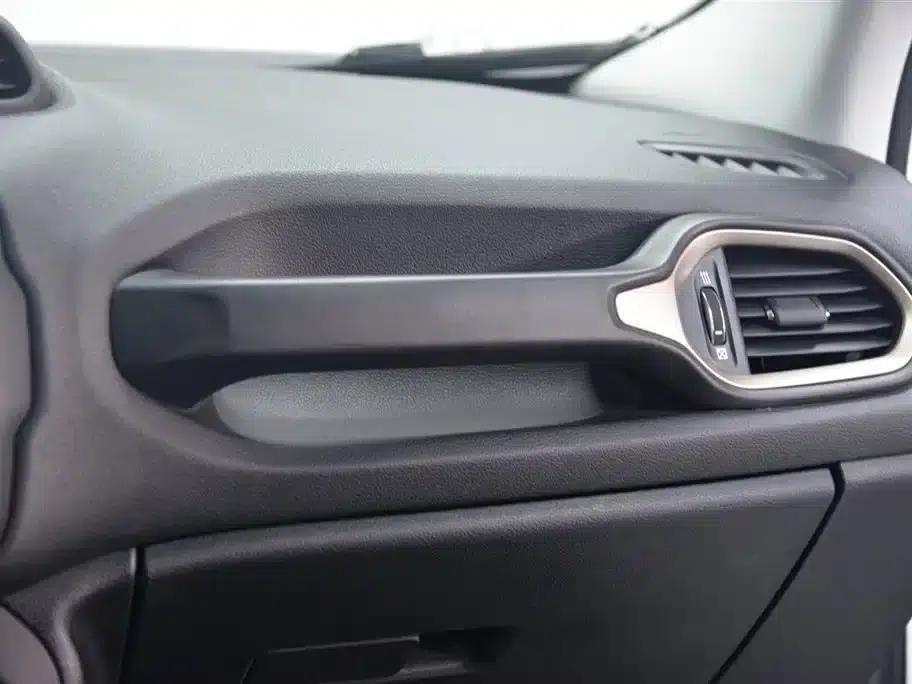 Jeep Renegade 2018 Connected Large Screen Edition 180T Automatic Power Edition — миниатюра 12
