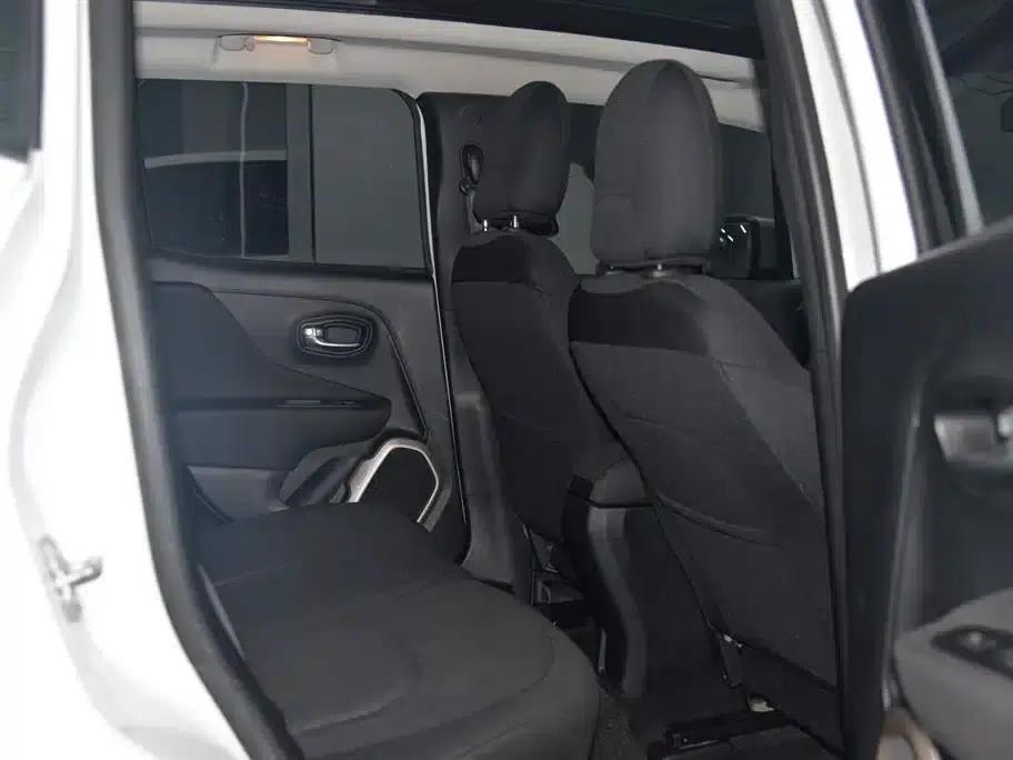 Jeep Renegade 2018 Connected Large Screen Edition 180T Automatic Power Edition — миниатюра 13