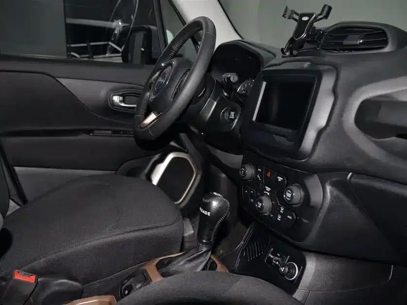 Jeep Renegade 2018 Connected Large Screen Edition 180T Automatic Power Edition — миниатюра 16