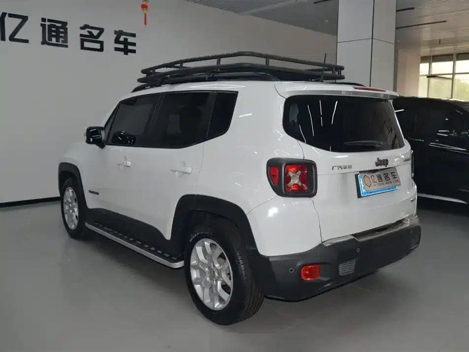 Jeep Renegade 2018 Connected Large Screen Edition 180T Automatic Power Edition — миниатюра 17