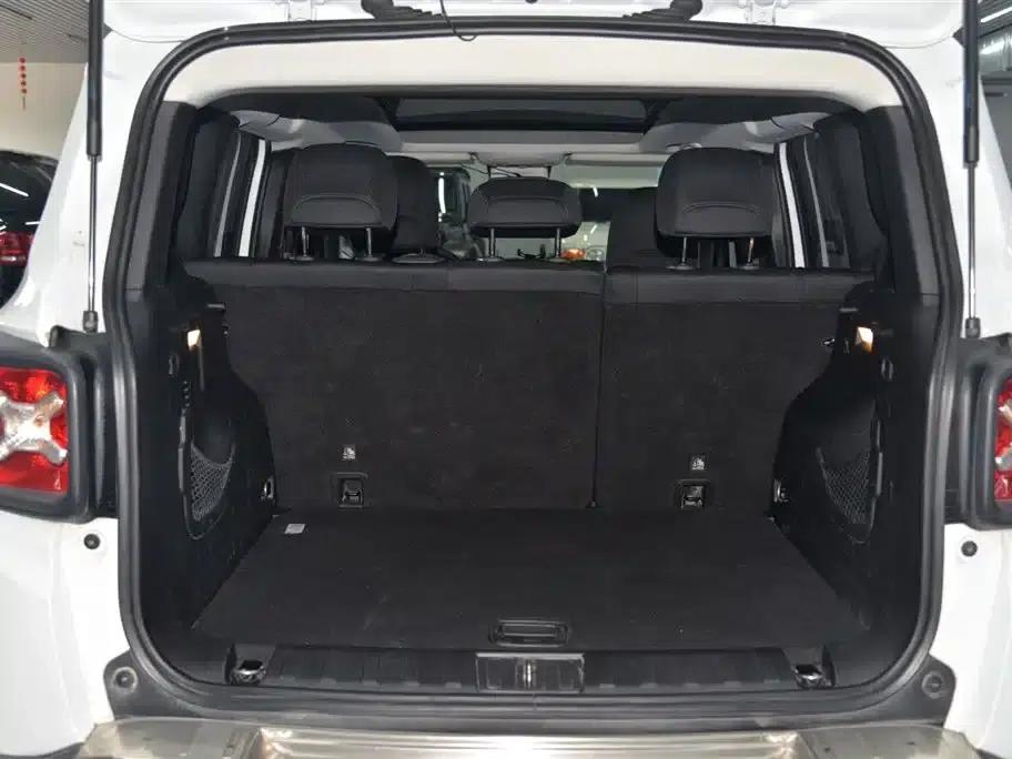 Jeep Renegade 2018 Connected Large Screen Edition 180T Automatic Power Edition — миниатюра 20