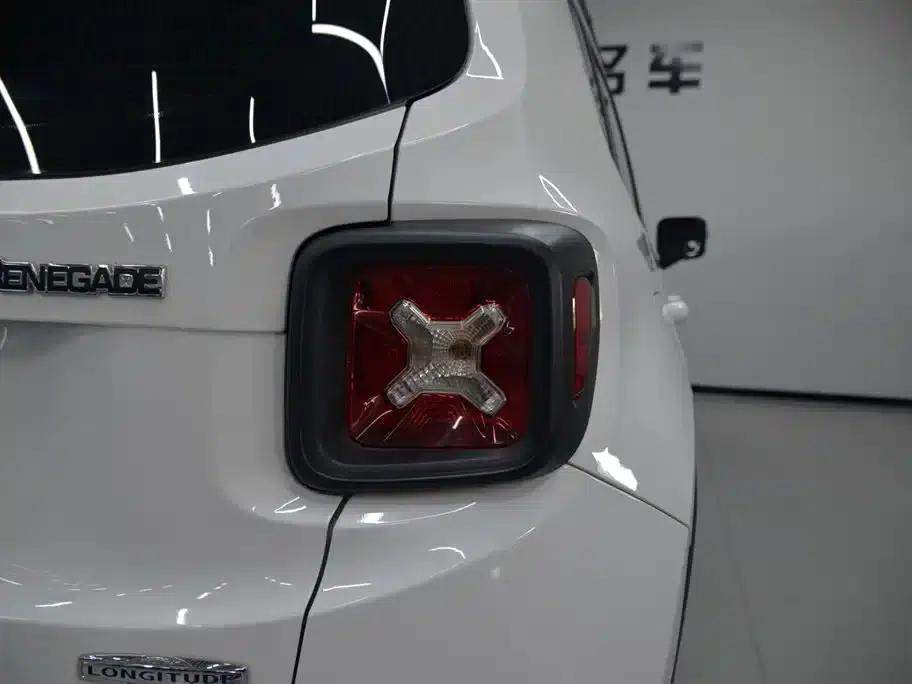 Jeep Renegade 2018 Connected Large Screen Edition 180T Automatic Power Edition — миниатюра 21