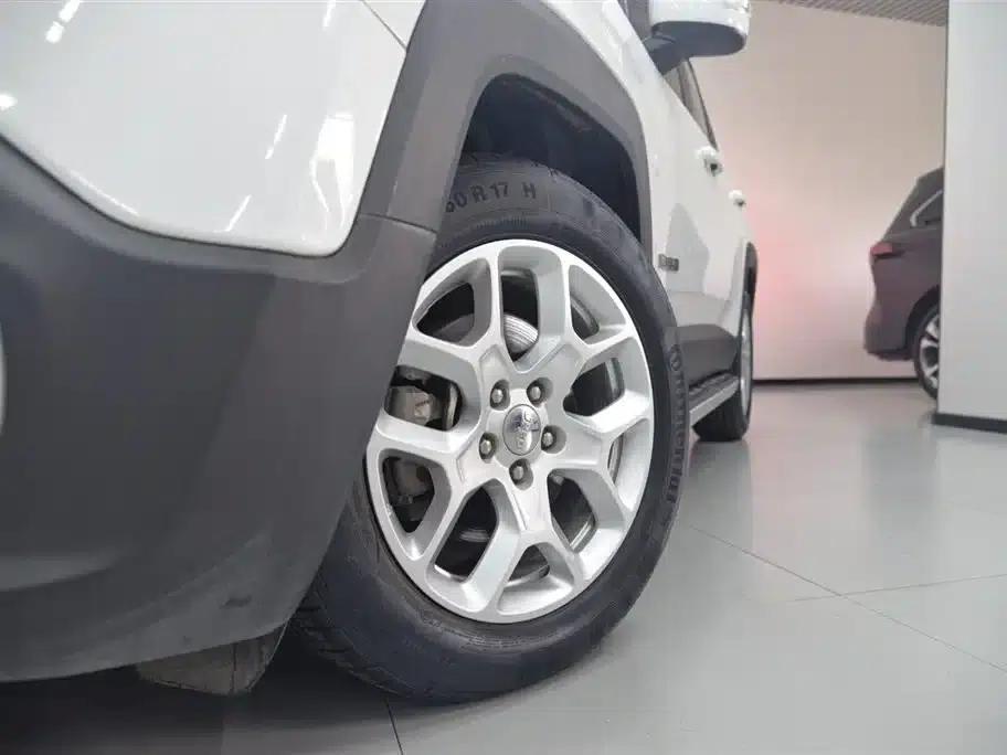Jeep Renegade 2018 Connected Large Screen Edition 180T Automatic Power Edition — миниатюра 22