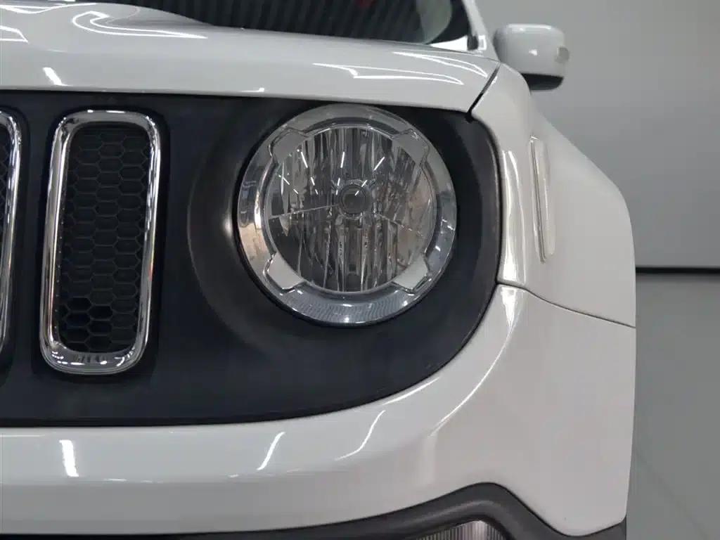 Jeep Renegade 2018 Connected Large Screen Edition 180T Automatic Power Edition — миниатюра 4