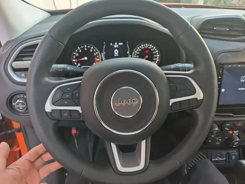 Jeep Renegade 2019 220T Automatic Leading Edition — миниатюра 11