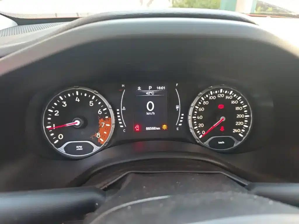 Jeep Renegade 2019 220T Automatic Leading Edition — миниатюра 12