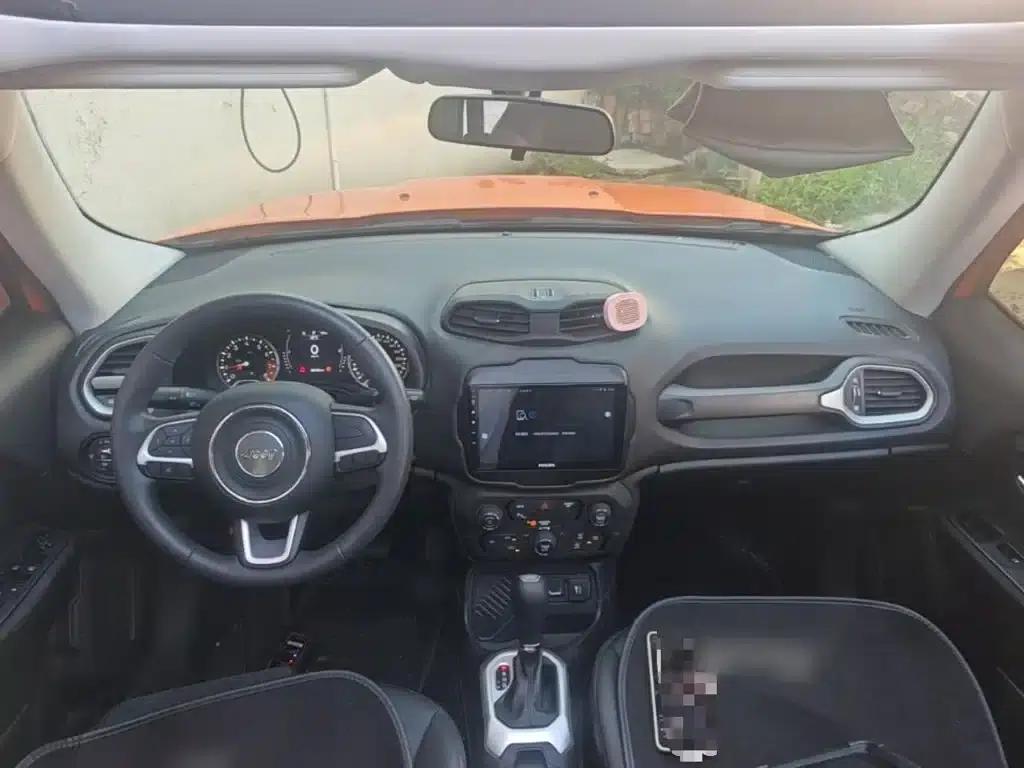 Jeep Renegade 2019 220T Automatic Leading Edition — миниатюра 10