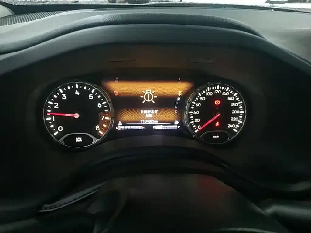 Jeep Renegade 2016 1.4T Automatic Performance Edition+ — миниатюра 12