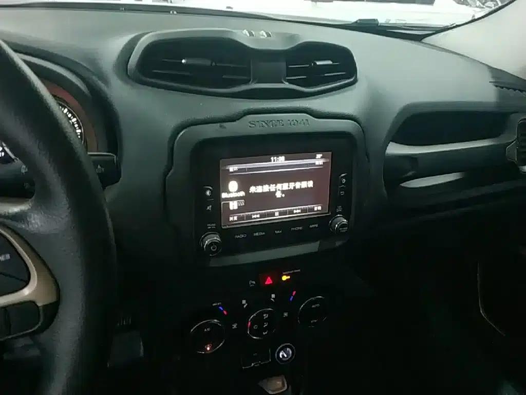 Jeep Renegade 2016 1.4T Automatic Performance Edition+ — миниатюра 13