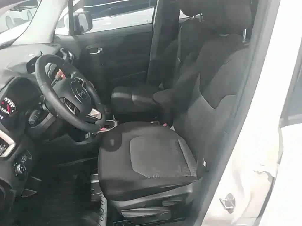 Jeep Renegade 2016 1.4T Automatic Performance Edition+ — миниатюра 15
