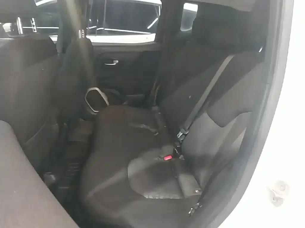 Jeep Renegade 2016 1.4T Automatic Performance Edition+ — миниатюра 17