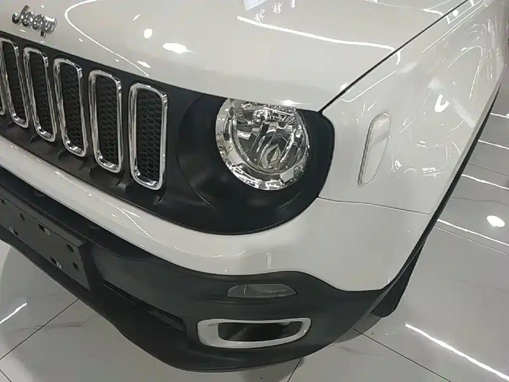 Jeep Renegade 2016 1.4T Automatic Performance Edition+ — миниатюра 24