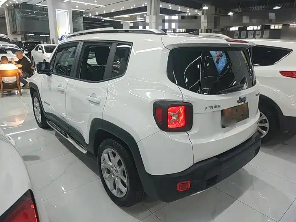 Jeep Renegade 2016 1.4T Automatic Performance Edition+ — миниатюра 5
