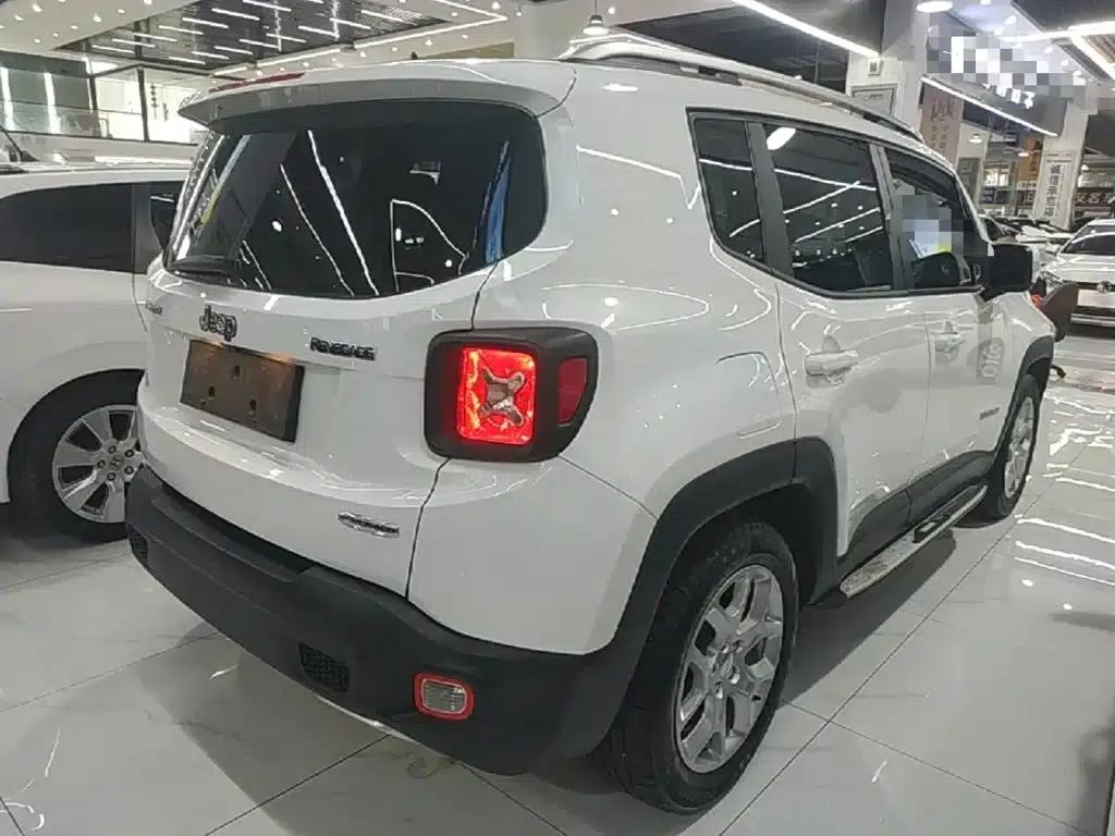 Jeep Renegade 2016 1.4T Automatic Performance Edition+ — миниатюра 7