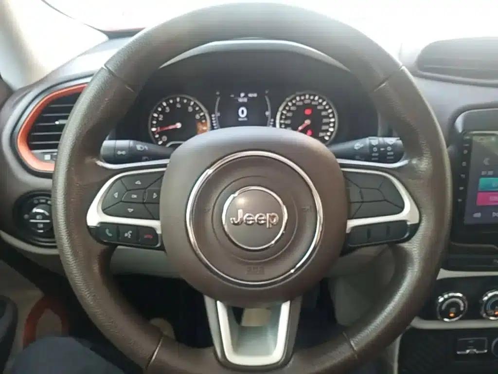 Jeep Renegade 2017 180T Automatic High-Performance Edition — миниатюра 11