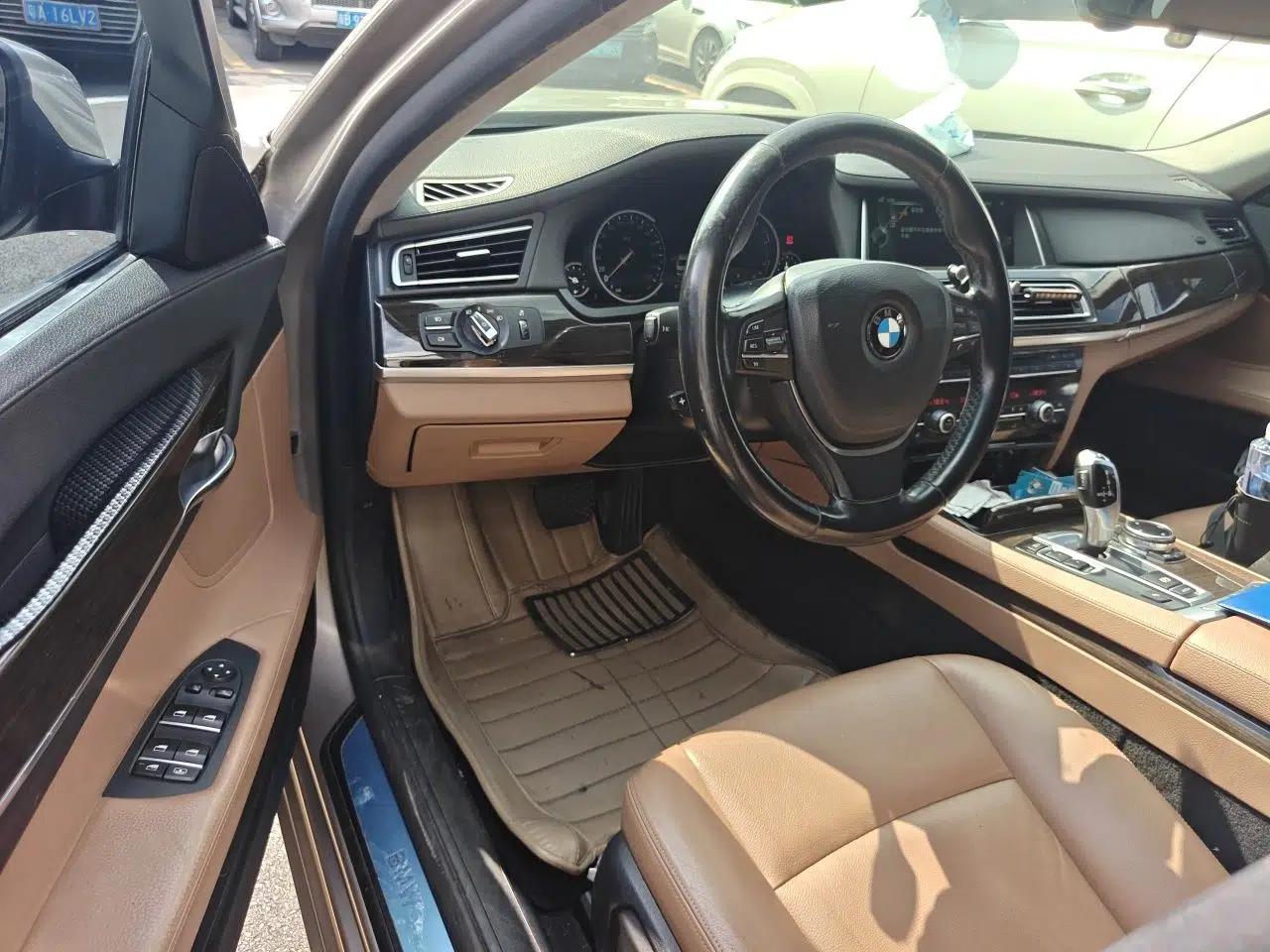 BMW 7 Series 2013 730Li Leading Model — миниатюра 16