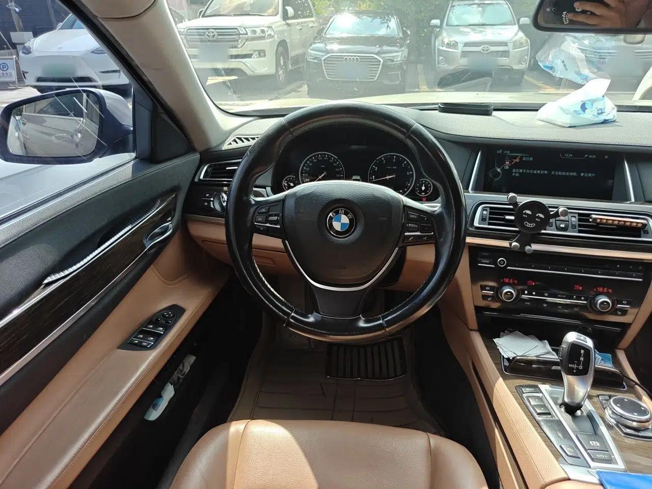 BMW 7 Series 2013 730Li Leading Model — миниатюра 10