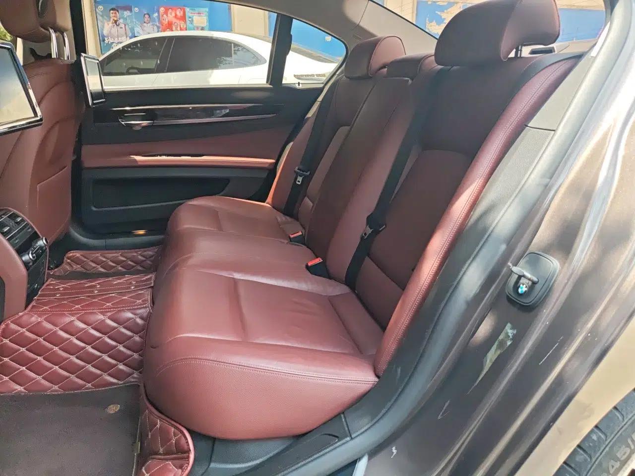 BMW 7 Series 2013 730Li Leading Model — миниатюра 17