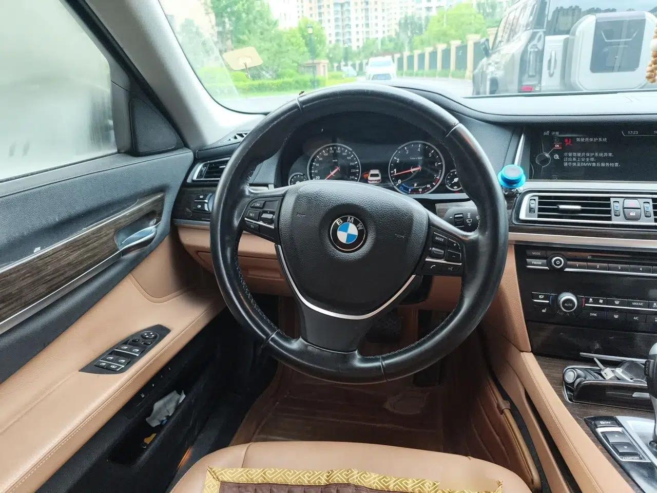BMW 7 Series 2013 730Li Leading Model — миниатюра 10