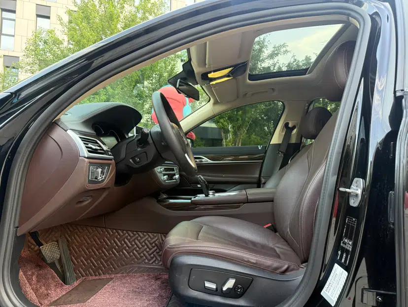 BMW 7 Series 2017 730Li Leading Model — миниатюра 12