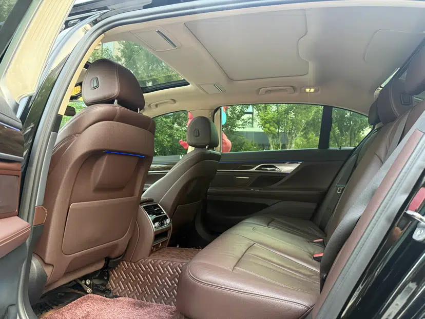 BMW 7 Series 2017 730Li Leading Model — миниатюра 13