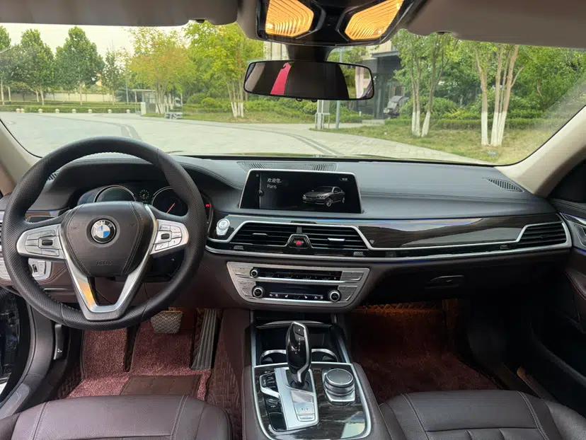 BMW 7 Series 2017 730Li Leading Model — миниатюра 10