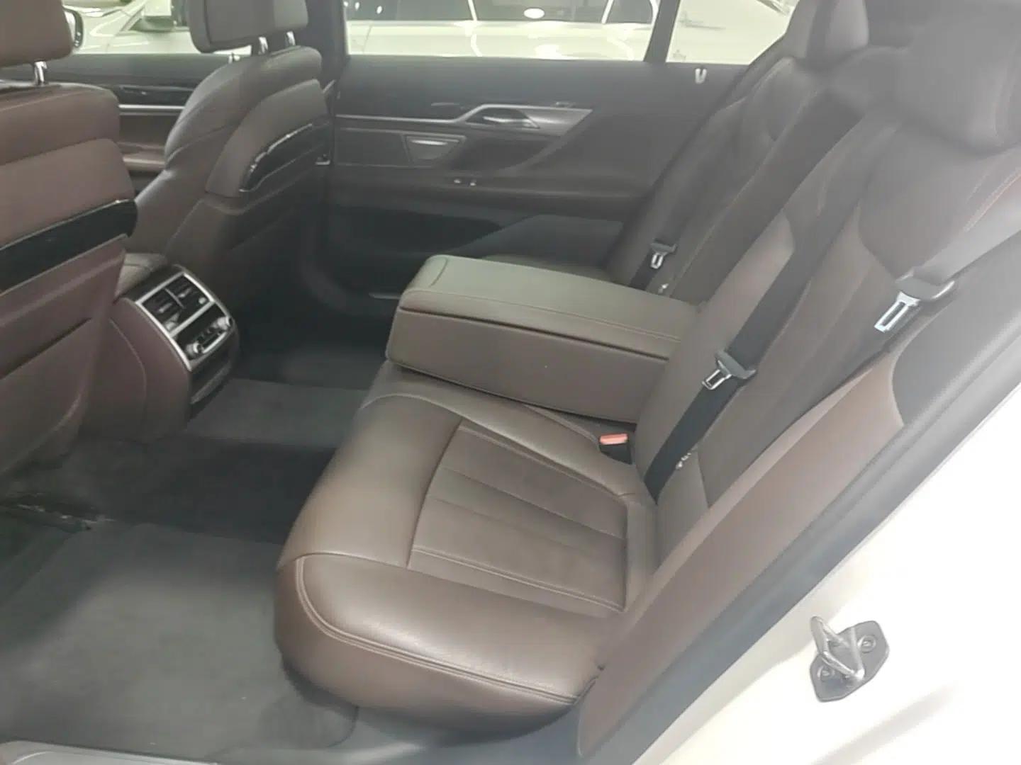 BMW 7 Series 2018 730Li Leading Model M Sport Package — миниатюра 20