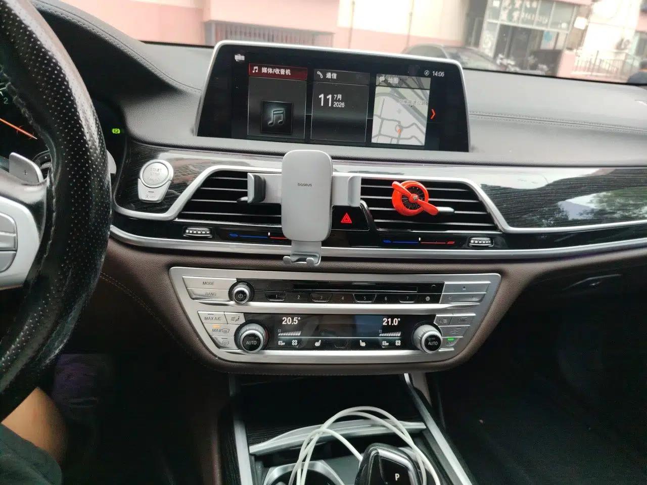 BMW 7 Series 2018 730Li Leading Model M Sport Package — миниатюра 13