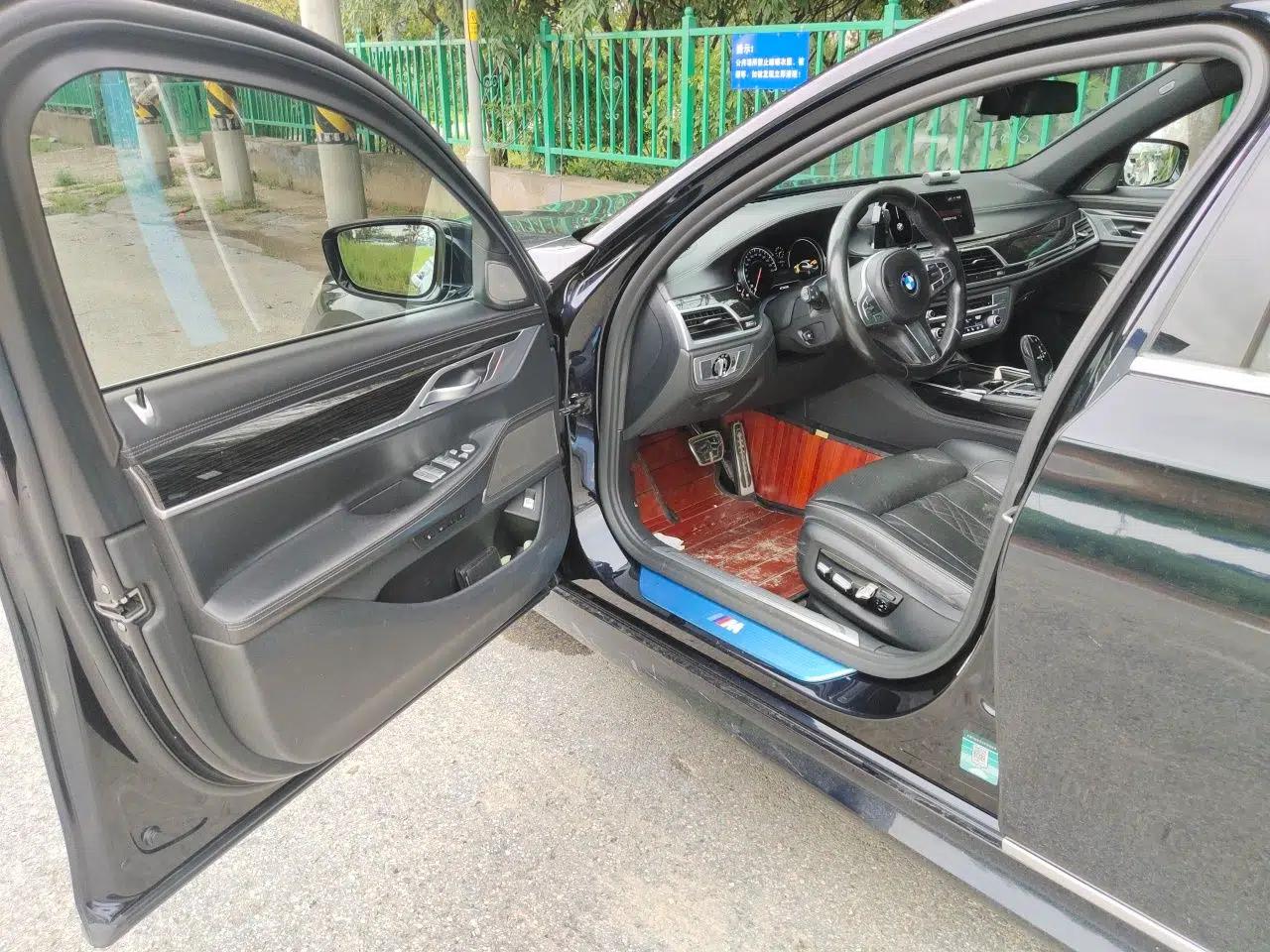 BMW 7 Series 2018 740Li M Sport Package Leading Model — миниатюра 16